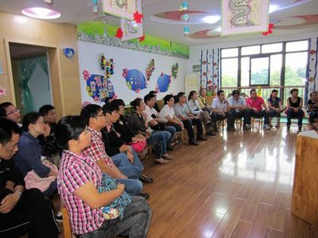 小班家长会班主任发言稿